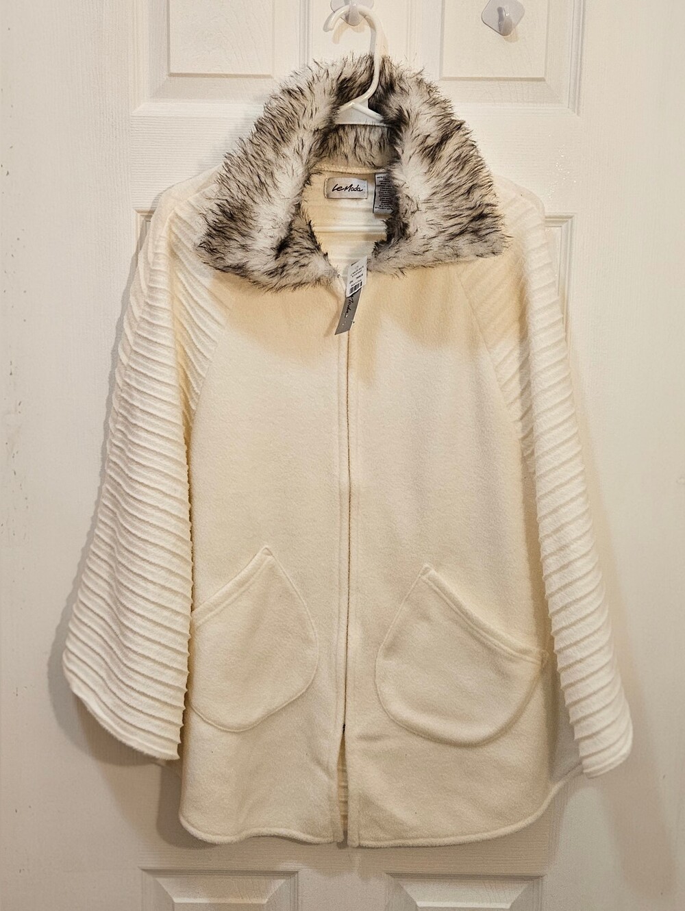 La Moda Cream Cape Jacket with Faux-Fur Collar
